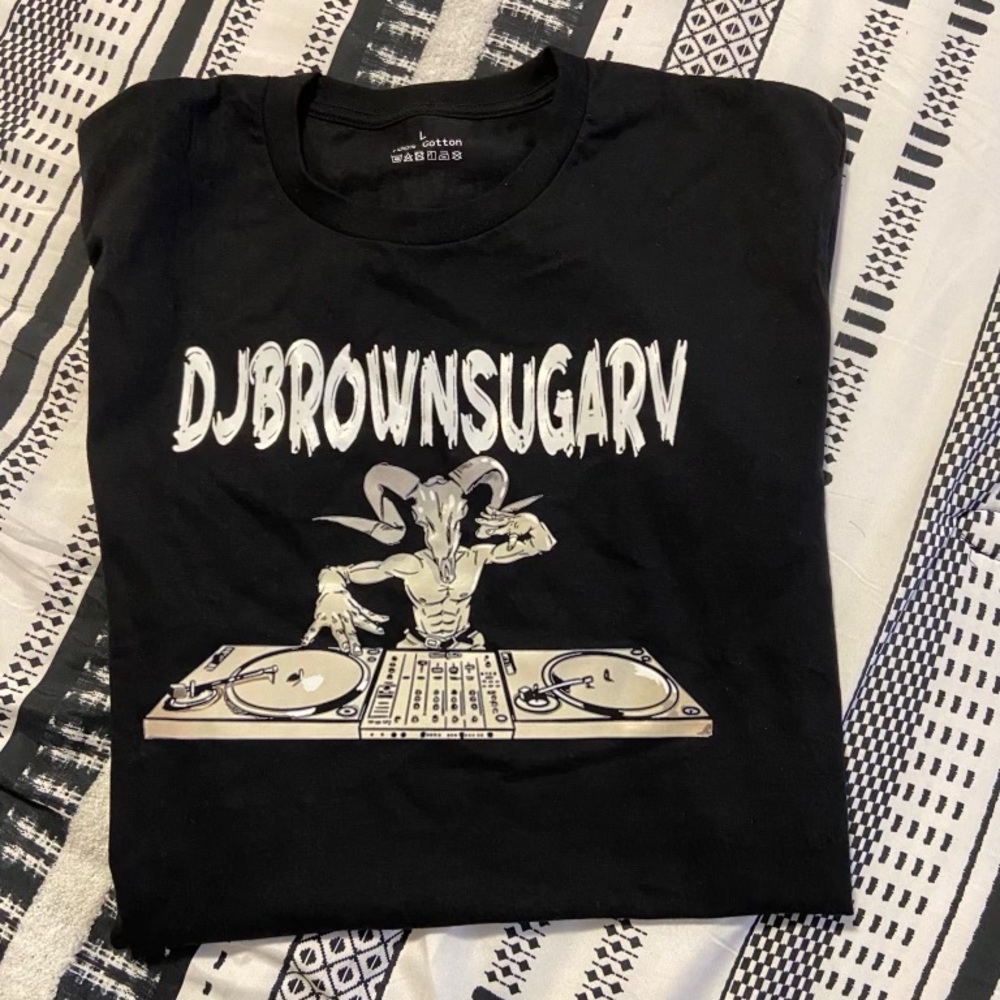 DJ BROWNSUGARV LOGO TEE